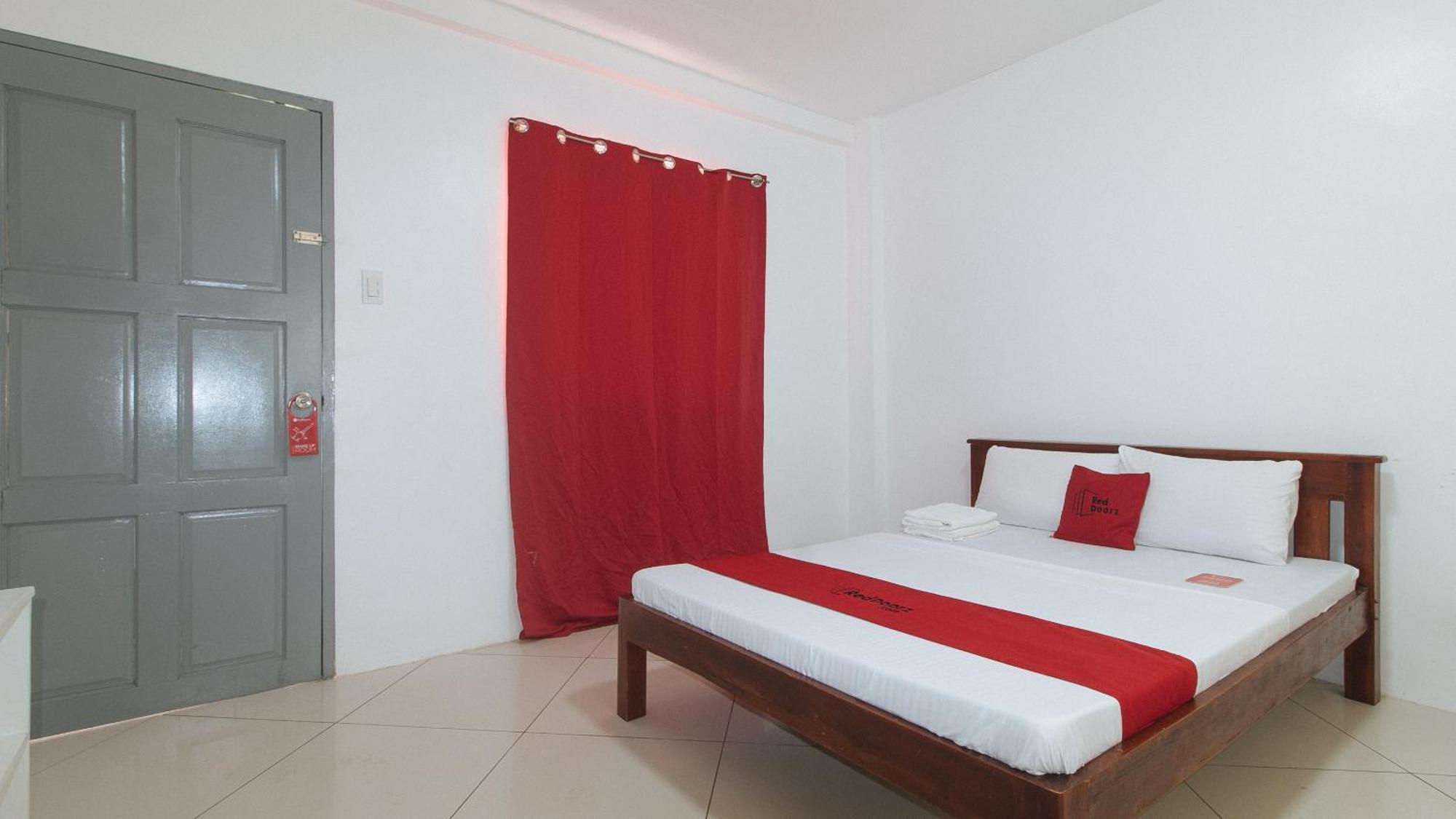 OYO 778 Fat J Apartelle Cebu Stadt Exterior foto