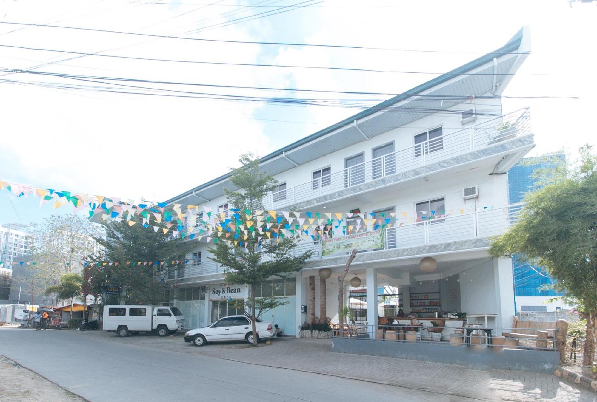 OYO 778 Fat J Apartelle Cebu Stadt Exterior foto